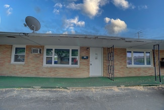 302 E Cherry St Unit B, Watseka, IL 60970