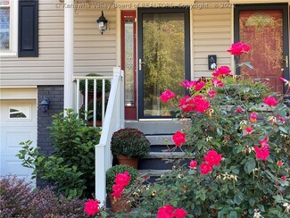 717 Woodland Dr, Nitro, WV 25143