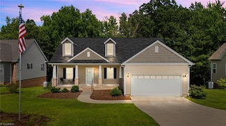 7 Roselynn Ln, Thomasville, NC 27360