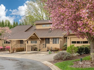 203 Wild Oak Ln, Hendersonville, NC 28791