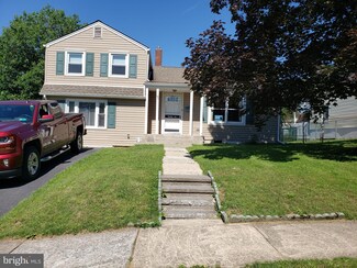 82 6th St, Whitehall, PA 18052