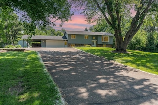 897 Willow Ridge Rd, Hudson, WI 54016