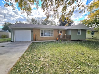 140 W 2nd Ave, Clifton, IL 60927