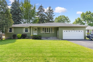 130 Quay Dr, Rochester, NY 14617