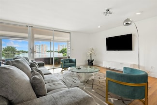 1350 NE 191st St Unit B307, Miami, FL 33179