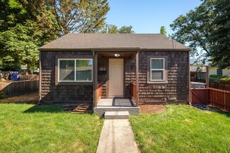 464 SW H St, Grants Pass, OR 97526