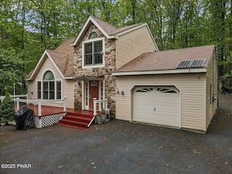 17 Lake Dr, Hawley, PA 18428