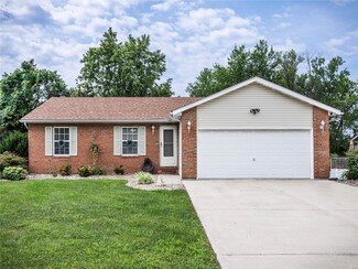 92 S Station Rd, Glen Carbon, IL 62034