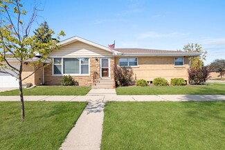 2900 Dora St, Franklin Park, IL 60131