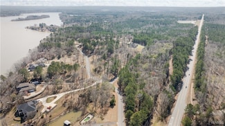 18 Falcon Crest Cir, Northport, AL 35475
