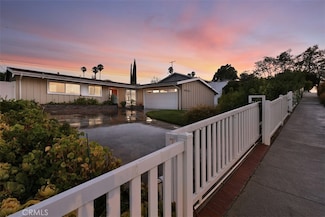 20516 Aetna St, Woodland Hills, CA 91367