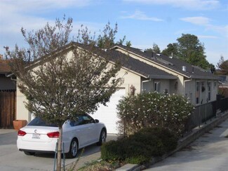 414 6th St, Hollister, CA 95023