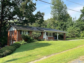 4208 Brian Dr, Anniston, AL 36201