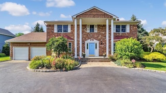 51 Victor Ln, Woodbury, NY 11797