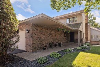 1148 Hollybrook Dr, Wayzata, MN 55391