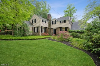 75 Countryside Dr, Summit, NJ 07901