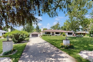 390 S Kenilworth Ave, Glen Ellyn, IL 60137
