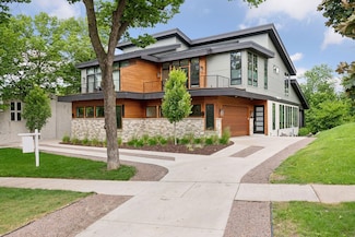 1726 Kenwood Pkwy Unit 100, Minneapolis, MN 55405