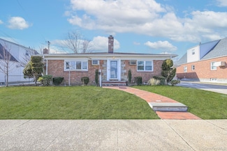 515 S 12th St, New Hyde Park, NY 11040