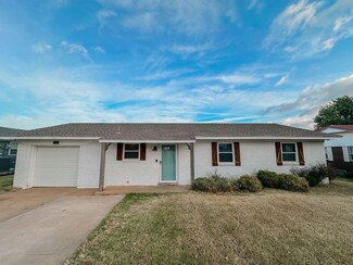 408 E Skyview Dr, Hinton, OK 73047