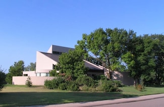 4805 Quail Creek Dr, Great Bend, KS 67530