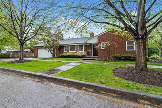 405 Pine Ct, Lake Bluff, IL 60044