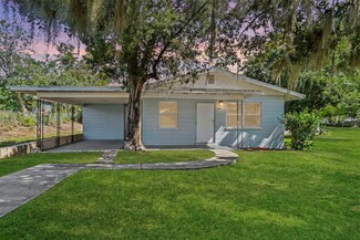 423 E 9th St, Frostproof, FL 33843