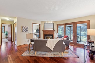 15101 Lesley Ln, Eden Prairie, MN 55346