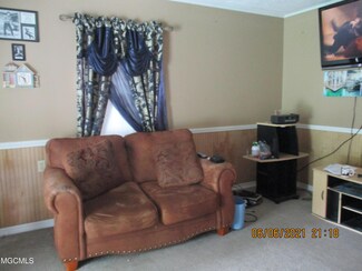 17233 Gardenia St, Kiln, MS 39556
