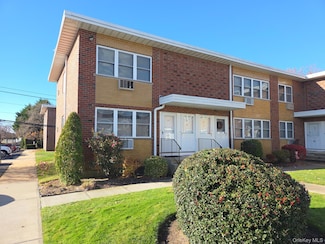 33 Farber Dr, West Babylon, NY 11704