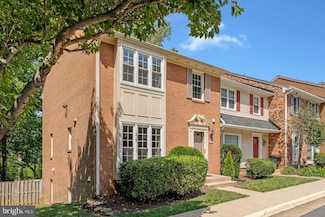 8530 Raglan Rd, Vienna, VA 22182