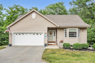 4 Cedar Ln, Newton, NH 03858