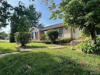 4466 Vermilion Dr, Saint Louis, MO 63128