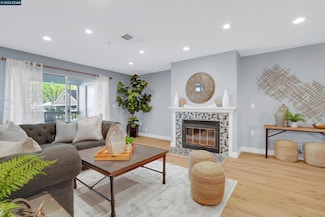 2725 Oak Rd Unit A, Walnut Creek, CA 94597