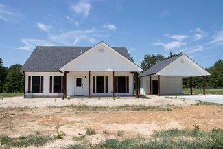 100 Cardinal Ln, Mount Pleasant, TX 75455