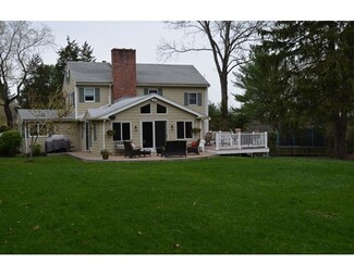 16 Juniper Ave, Wakefield, MA 01880