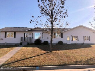 328 22nd St NW, East Grand Forks, MN 56721
