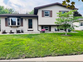 2266 Allerton Dr, Oshkosh, WI 54904