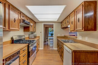2205 Daybreak Ct, Anchorage, AK 99501
