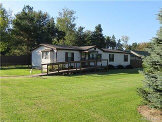 2976 Drum Rd, Middleport, NY 14105