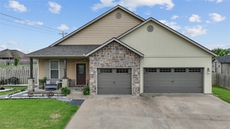 2111 Hunter Dr, Pea Ridge, AR 72751