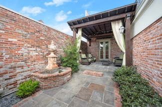 2518 Bocage Lake Dr, Baton Rouge, LA 70809