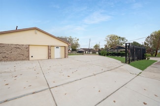 11614 Sandrock Dr, Houston, TX 77048