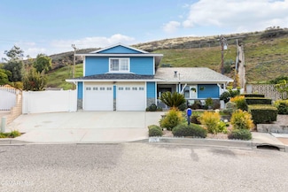 705 Wishard Ave, Simi Valley, CA 93065