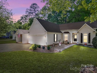 1715 Colin Creek Ln, Charlotte, NC 28214