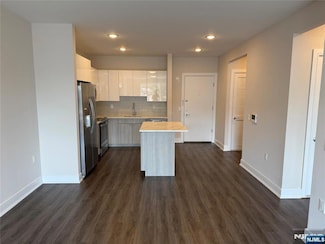 470 Main St Unit 414, Fort Lee, NJ 07024