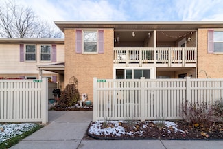 61137 Greenwood Dr, South Lyon, MI 48178