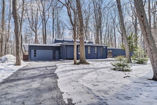 395 Hopkins Rd, Buffalo, NY 14221