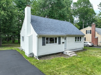 32 Miles Standish Dr, West Hartford, CT 06107