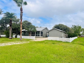 1302 E Cedar St, Rockport, TX 78382